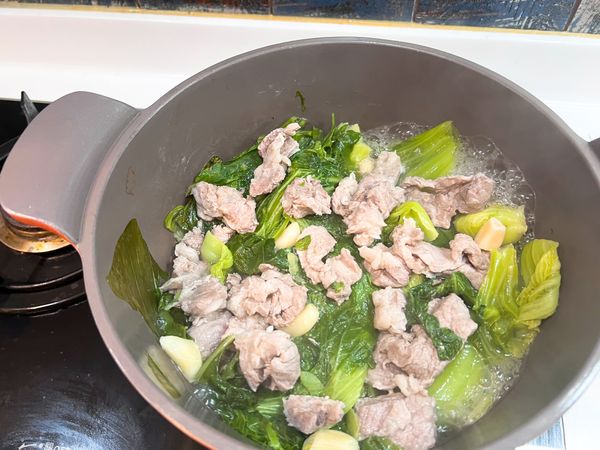 肉熟了，青菜的顏色、脆度、軟度剛好。
蒜頭顆顆綿密。