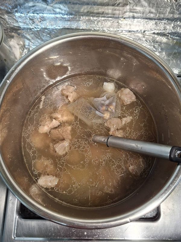 調入食鹽、雞粉、胡椒粉