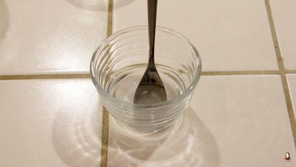 ●做糖水

將糖跟水混合均勻備用