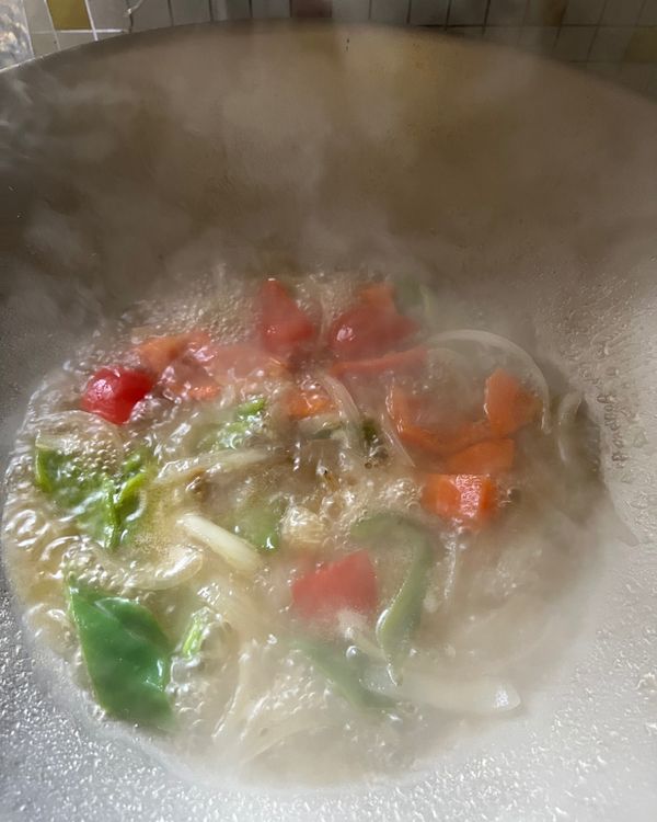 煮麵煮料水和咖哩塊下