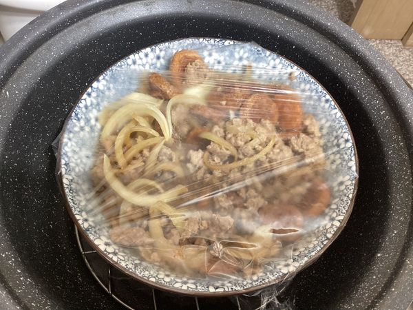 放進電鍋一杯水蒸煮就可以享受美味料理