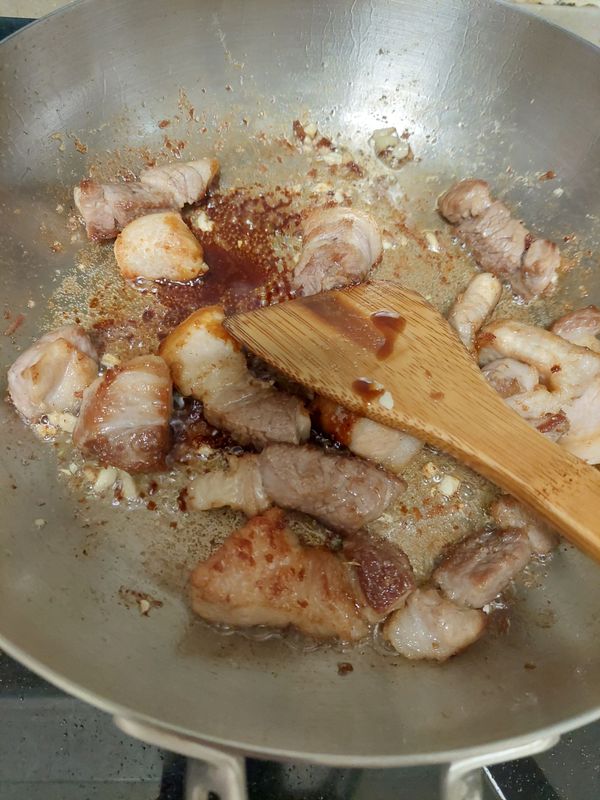 接著下部分蠔油與醬油稍作瓣炒