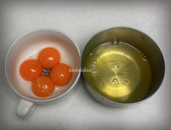 蛋黃和蛋白分開備用