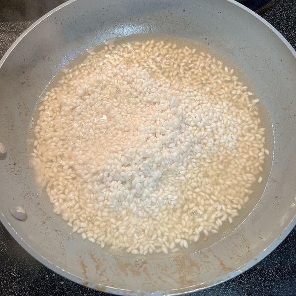 開火滾煮直到水都被飯粒吸收