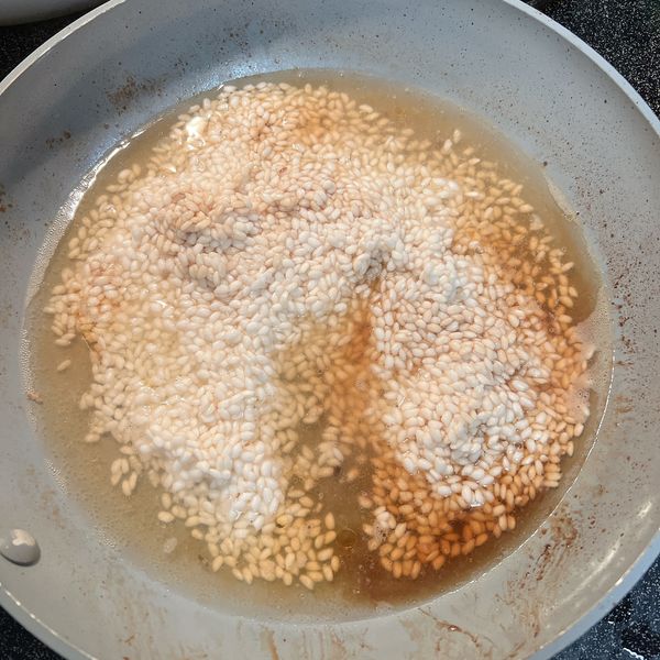 開中大火去煮滾，讓米粒吸收水分