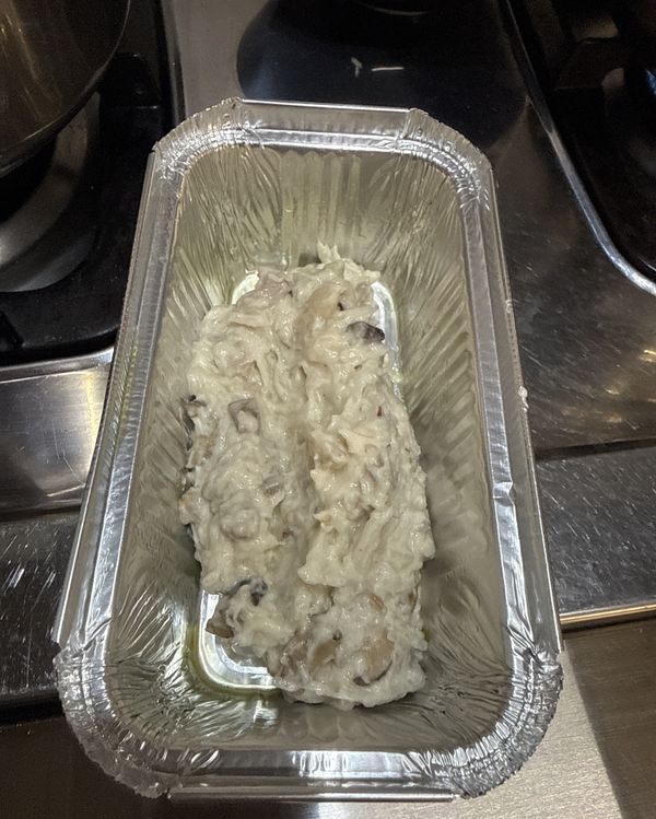 拌好後，容易噴一點油，就可以放料