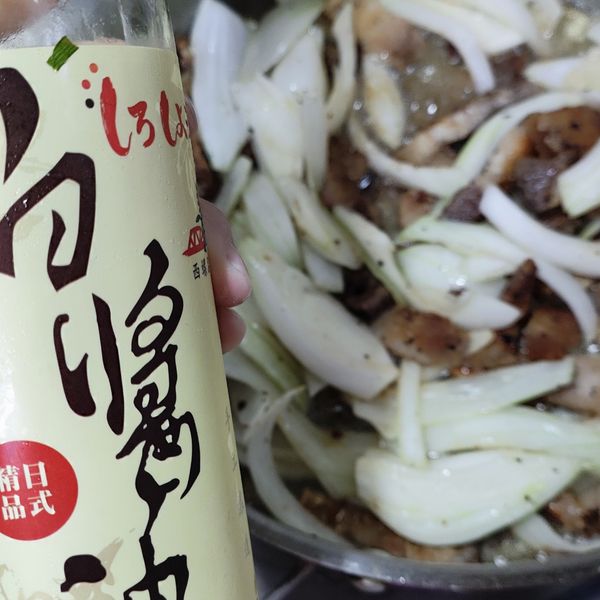 加少許醬油調出醬香味。