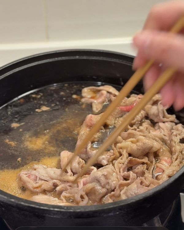將牛肉片推到一邊。