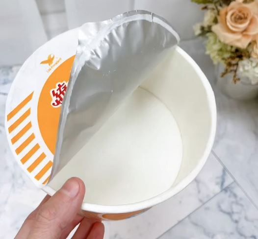 準備自己喜歡的泡麵紙碗
(一顆現成蛋糕可做2碗)