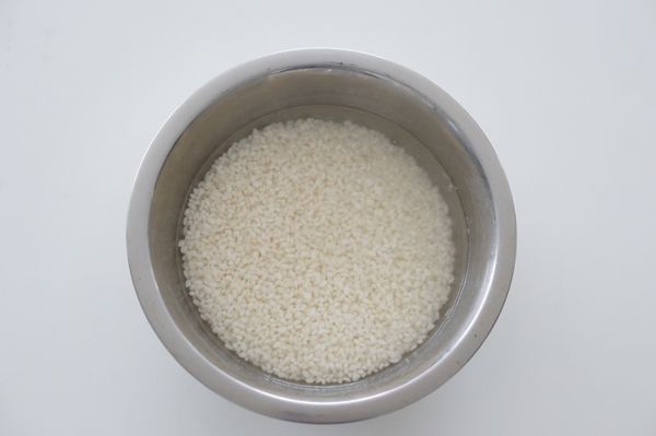 糯米提前浸水8～12小时