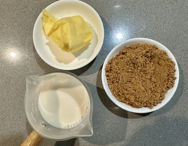 500克芋頭，奶油40克、無糖豆漿60ml、黑糖（或砂糖）30克。
無糖豆漿是習慣早餐飲品順消滅，不用為了做什麼料理特地去買日常不太會吃的材料，豆漿也可用鮮奶或鮮奶油。

若使用有糖豆漿就可以不用加糖。
