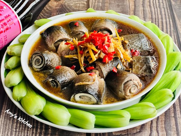 免煎的紅燒魚作法輕鬆優雅，好吃也清爽無負擔，想各種魚都用紅標料理米酒泡澡蒸鮮再淋上紅燒醬汁。

昨天龍虎石斑紅燒魚  https://icook.tw/recipes/487633
今天虱目魚皮紅燒。