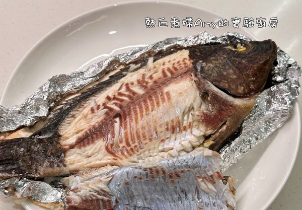 將魚皮掀開享用