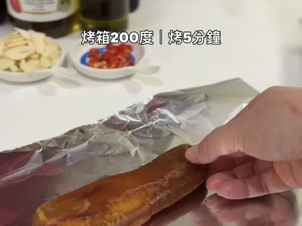 烤箱200度烤5分鐘。