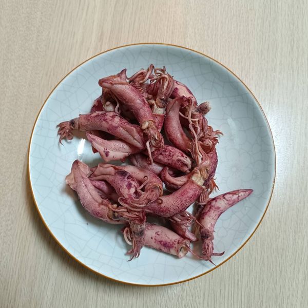鹹小卷用水清洗乾淨