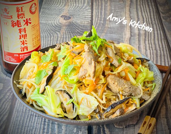 可能刀工也不好，喜歡飽口的粗爌肉絲，醃漬時加了紅標純米料理米酒，讓豬肉不用裹粉鮮甜也飽水，經過烹煮不會有酒味，可以試試。