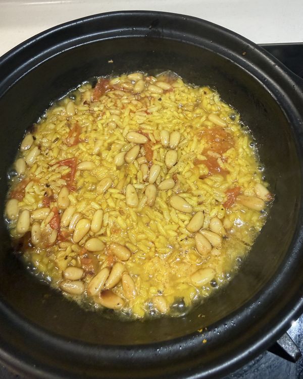 煮飯：加入 0.6 杯水與少許鹽，中火煮滾到看見大泡泡（水快乾到米表面時）
