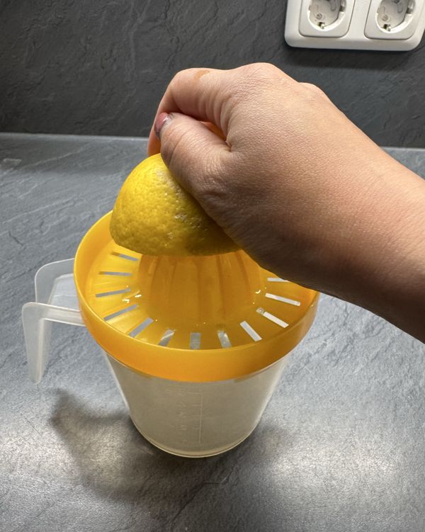 擠檸檬汁

squeeze the lemon