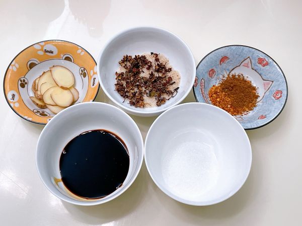 醃料備用。