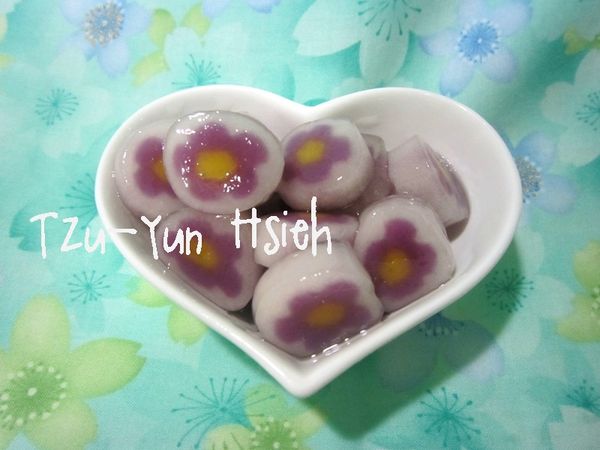 煮滾後，再多煮5分鐘，脆圓會膨脹。準備砂糖在碗裡，將煮好的脆圓放進去拌一下就好了!!(一次請煮需要的量，剩餘的請包好冷凍~)
配各種甜湯都ok('∀'●)♡