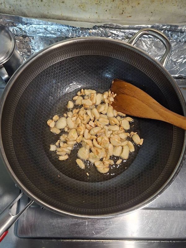 炸至蒜仁金黃