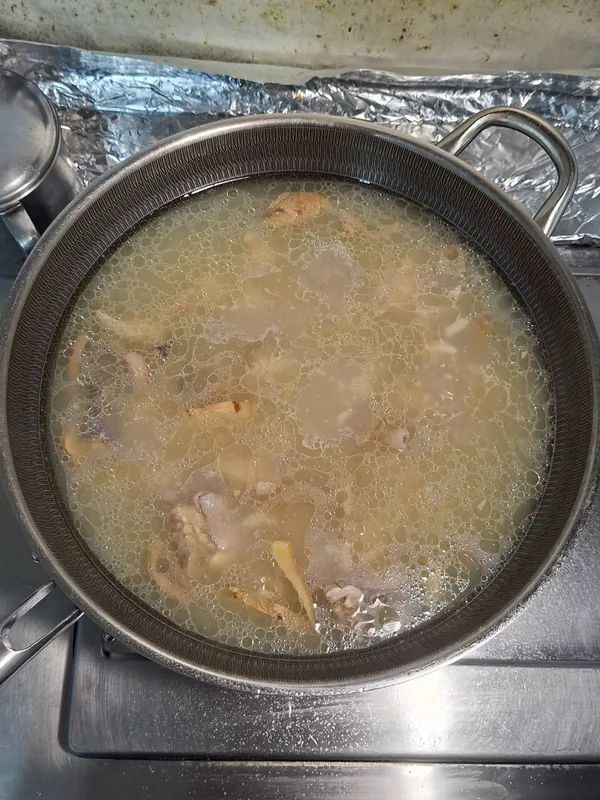 湯本身還是要保留少許雞油，這樣香氣更濃郁