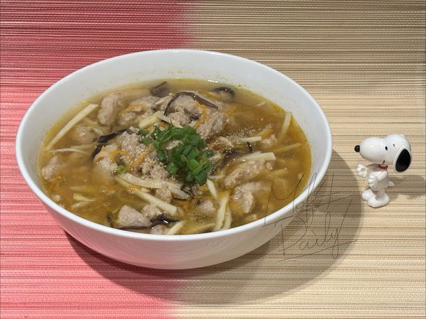 盛起，淋上一圈香油、白胡椒、蔥花

無論配飯配麵都很適合