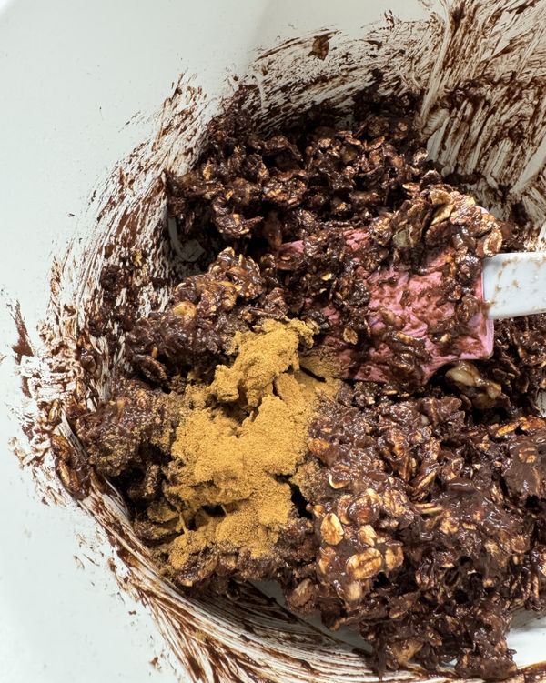 加入肉桂粉

add the cinnamon powder and mix it well