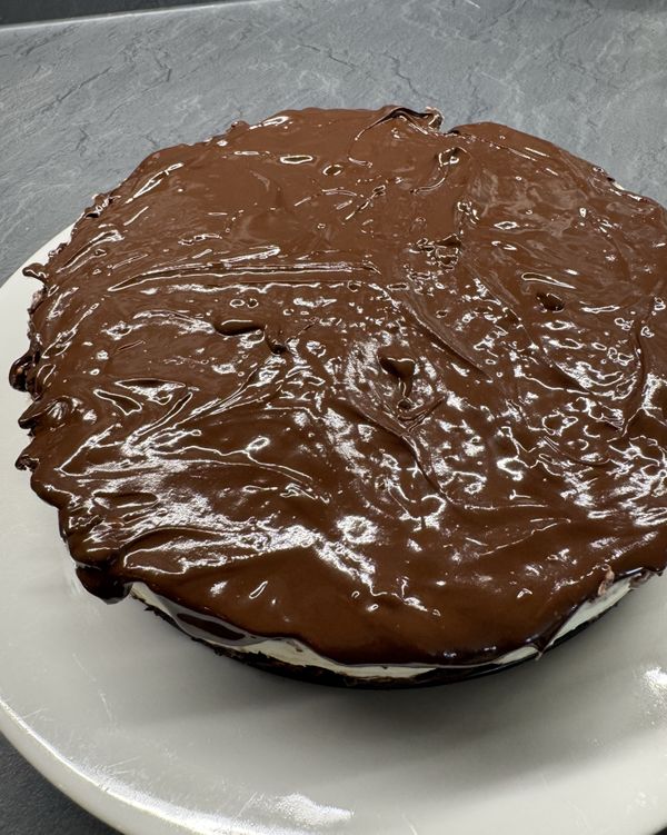 倒上已冷藏過的蛋糕

pour on the cooled cake