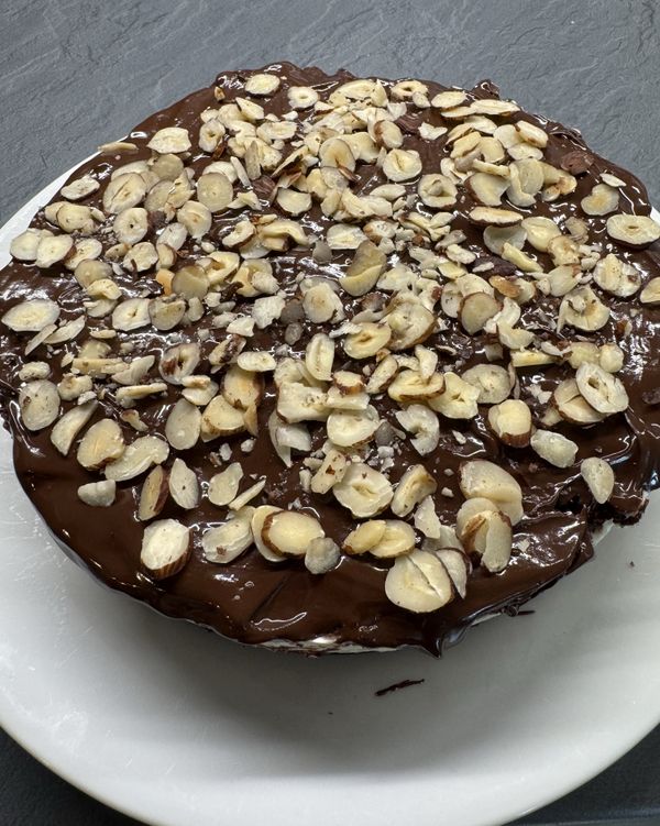 鋪上榛果碎後冷藏半小時

add hazelnuts, cool it for 30 minutes