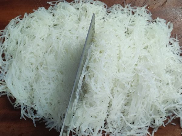 冬粉粉絲切小段