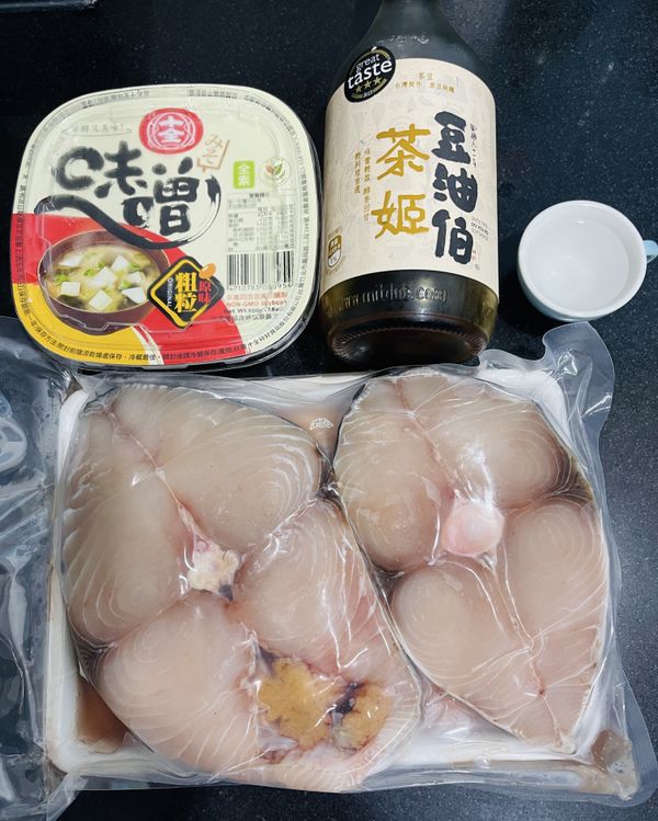 食材超簡單，𩵚魠魚先解凍；