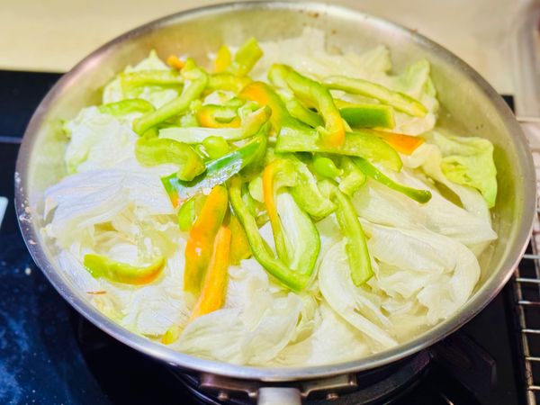 蓋上鍋蓋悶一下即可。