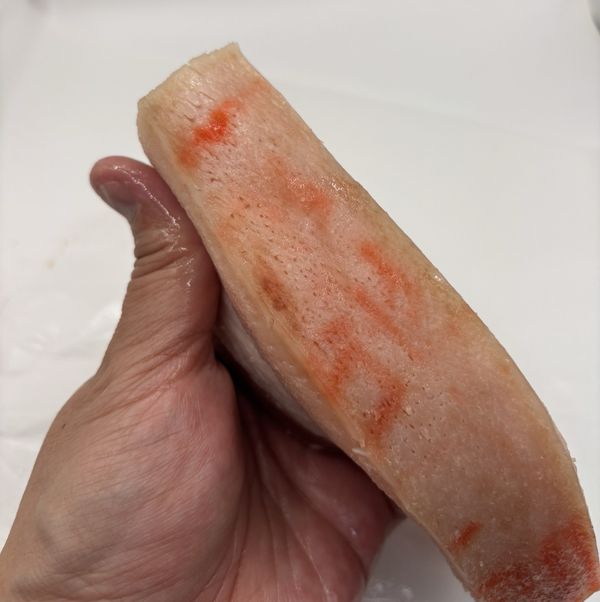 皮上面要滿滿的都是洞，且要稍微用點力，刺到皮下為佳