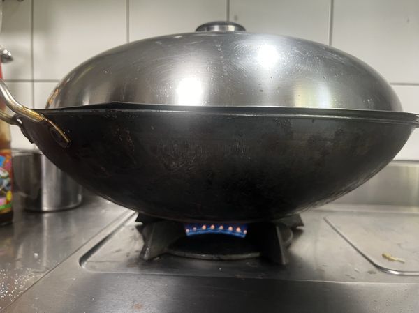 以小火悶煮幾分鐘，等豆腐將醬汁吃入味即可起鍋
