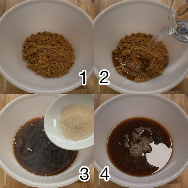 溶解黑糖與酵母： 
將黑糖加入常溫開水拌勻至溶解，接著再放入酵母攪拌均勻。