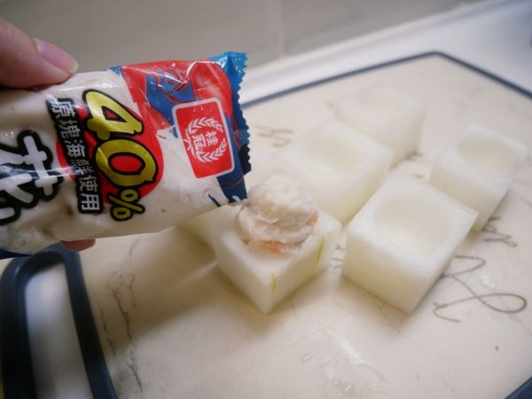填入桂冠花枝蝦漿。