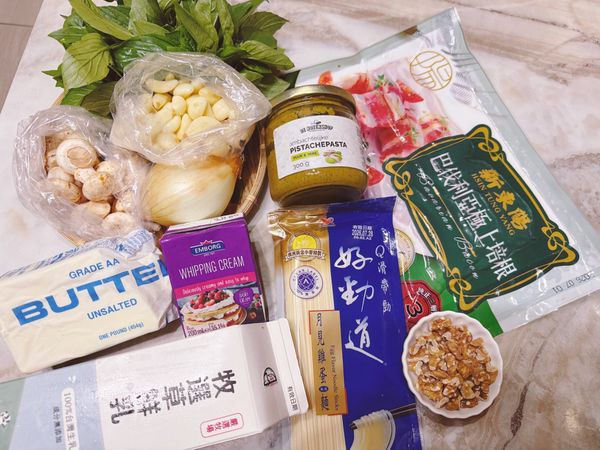 ⭐️食材大集合
用純的開心果醬，裡面不要有白巧克力或糖
核桃要先烤熟