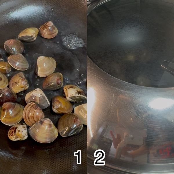 鮮味基底： 
放入蛤蠣，加入少許水，蓋上鍋蓋悶煮至蛤蠣開口(中小火的話，約略2-3分鐘開口)。