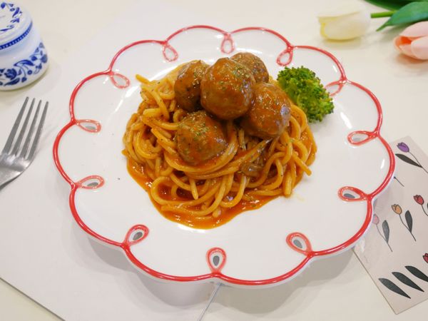 一鍋到底「紅醬肉丸義大利麵」完全零技巧、新手也能做喔！！