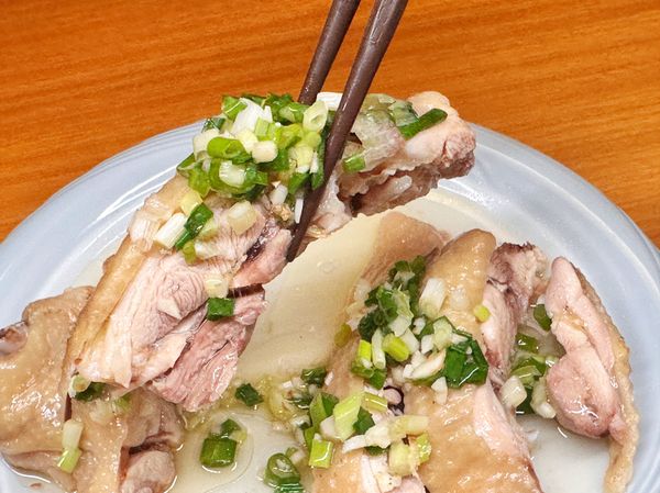 鹹香有味太好吃了！
雞肉軟嫩多汁、蔥味唇齒留香
夏天簡單煮也可以吃的很好！