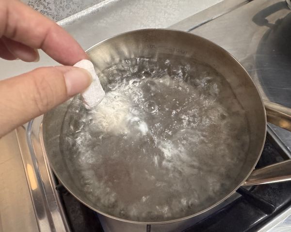 大滾的時候把粉角放進去，放進去前要確認沒有沾黏（這步驟很重要）