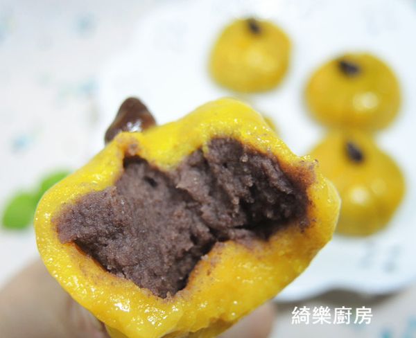 咬一口皮薄餡多又不甜膩喔~