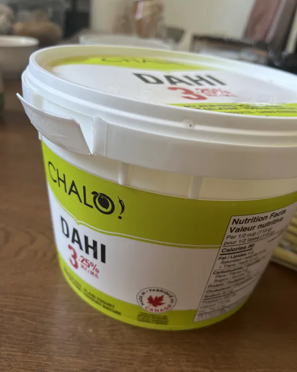 在高压锅上气后，五分钟调小火。再慢熬五分钟关火。这时候压力过大关火后内部依然在熬制。时间不宜过长。关火后等待压力滴回落。之后排骨肉从汤中捞出。