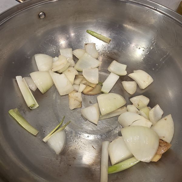 奶油.洋蔥.蔥薑炒香
