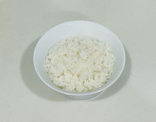 白米煮好放涼備用