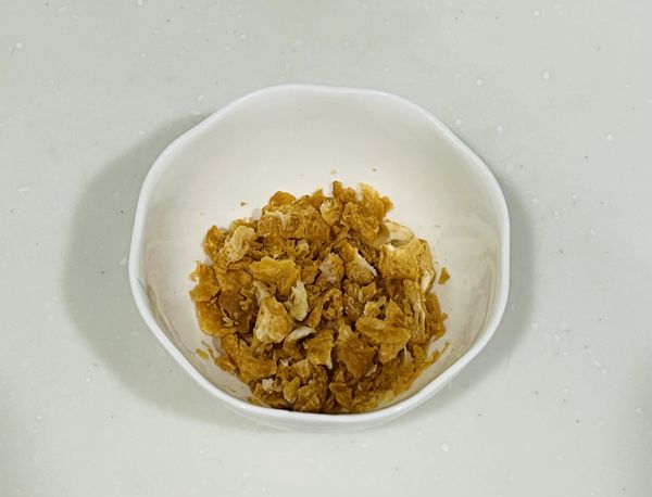 老油條敲成碎塊