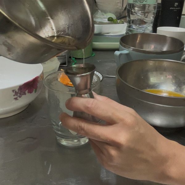 盎司杯 : 小頭 15 ml，大的頭 30 ml 。
雙頭，標準的規格，量酒杯。
