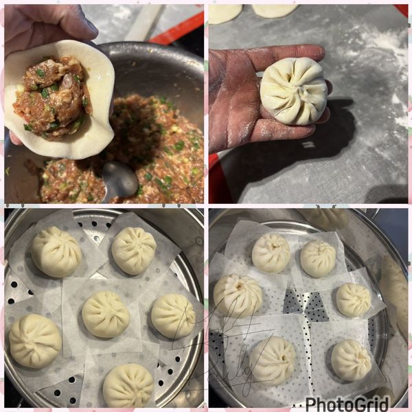 開始包包子

取出一個麵片，放在手掌跟手指頭的位置

挖一勺肉，輕壓一下，收折捏緊，也可以捏魚口狀，將包好的包子放入蒸籠