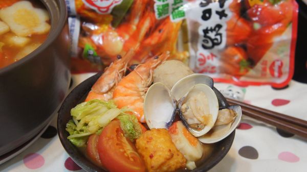 可果美蕃茄高湯鍋內含九顆完熟的蕃茄，讓我們一起大口吃蔬菜，也為自己的體力和健康加分。